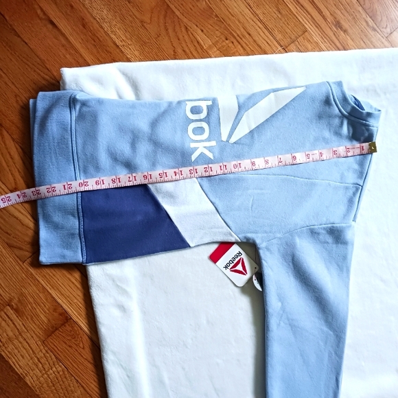 Reebok • Women's Light Blue & White Color Block Logo Crew Sweatshirt - Picture 10 of 12